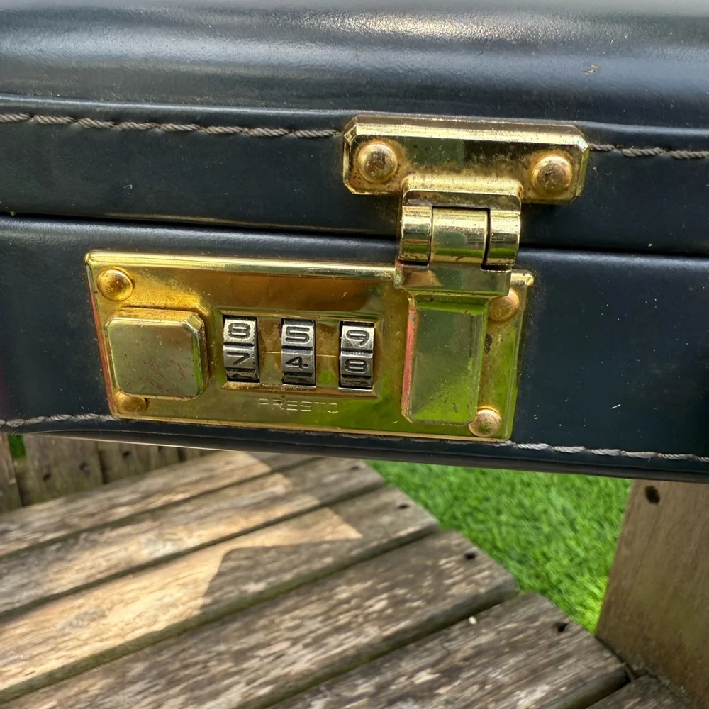 Vintage Winn International Leather Briefcase Gray RARE COLOR Gold Details 1980’s